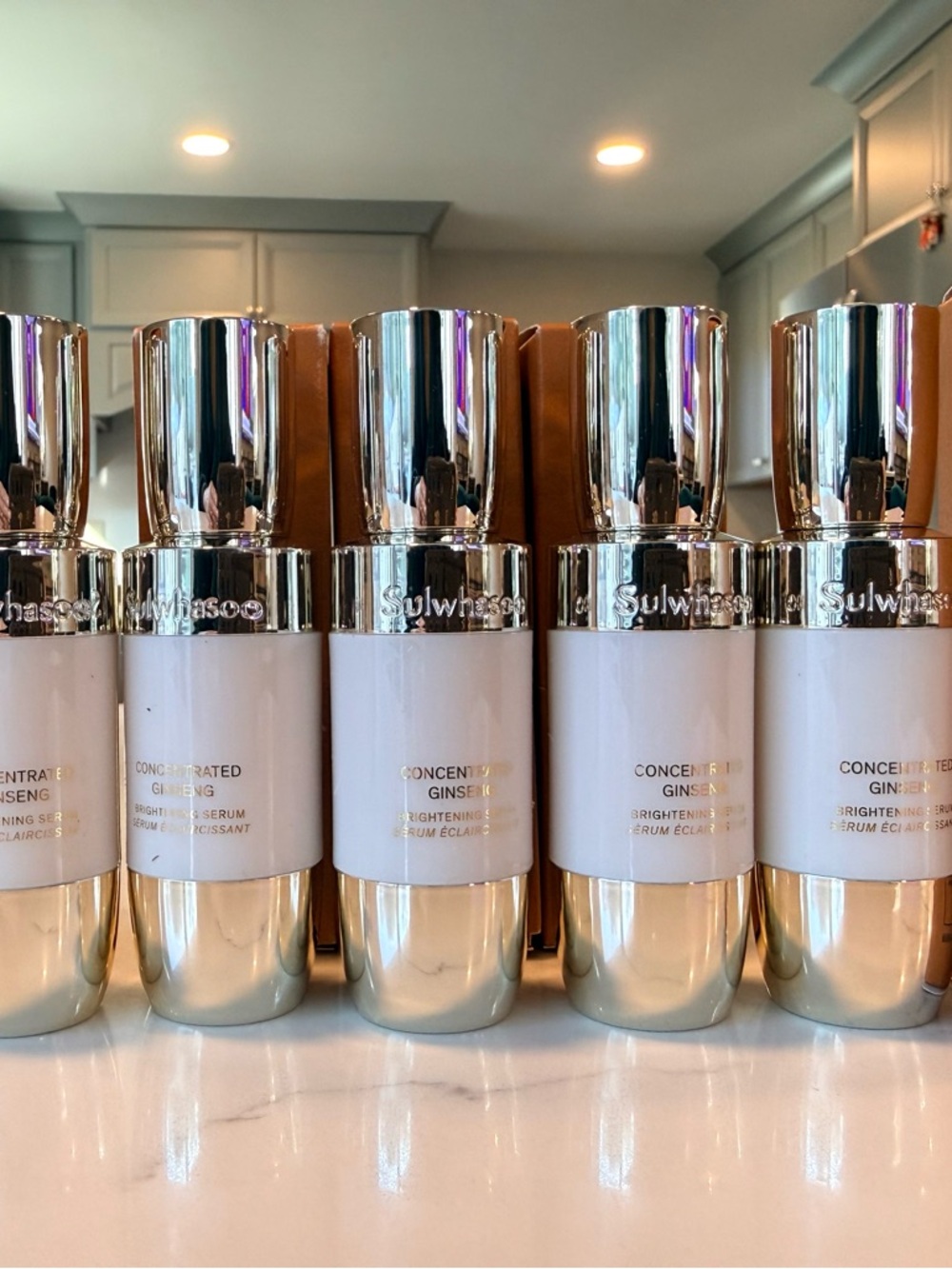 Sulwhasoo Concentrated Ginseng
Brightening Serum 8ml × 5 Pcs = 40
ml US Seller